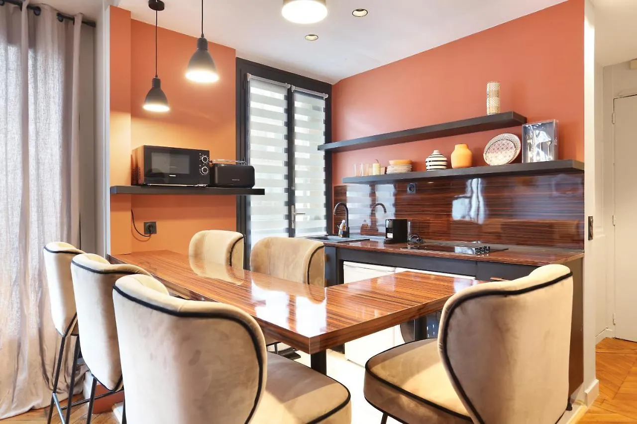 Apartment Center Of Paris By Studio Prestige