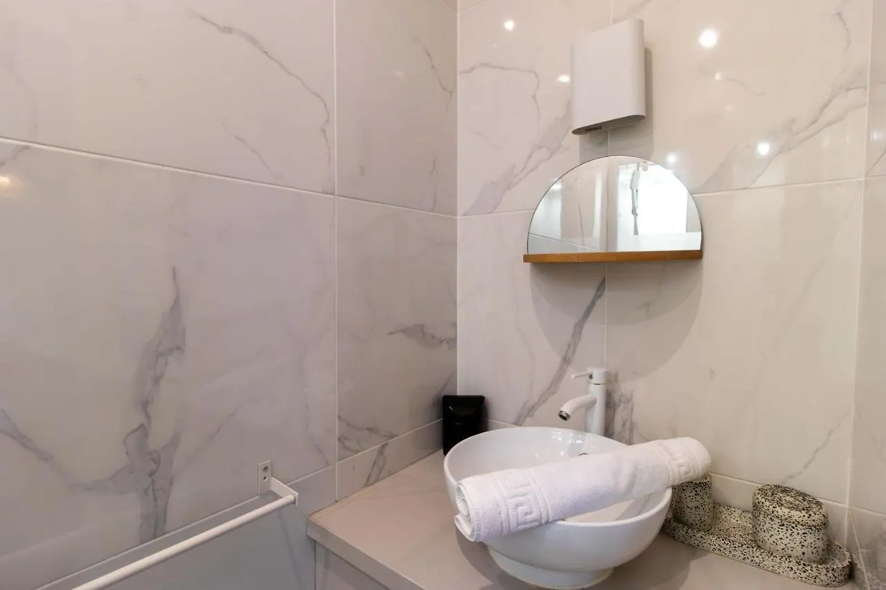 Apartment Center Of Paris By Studio Prestige