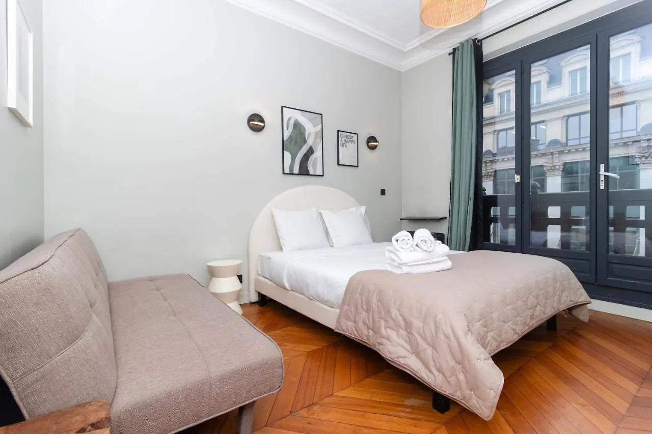 Apartment Center Of Paris By Studio Prestige