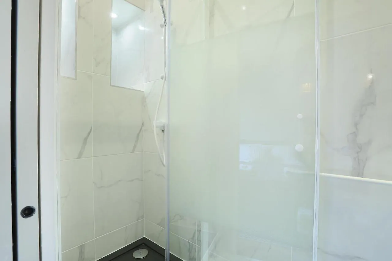 Apartment Center Of Paris By Studio Prestige