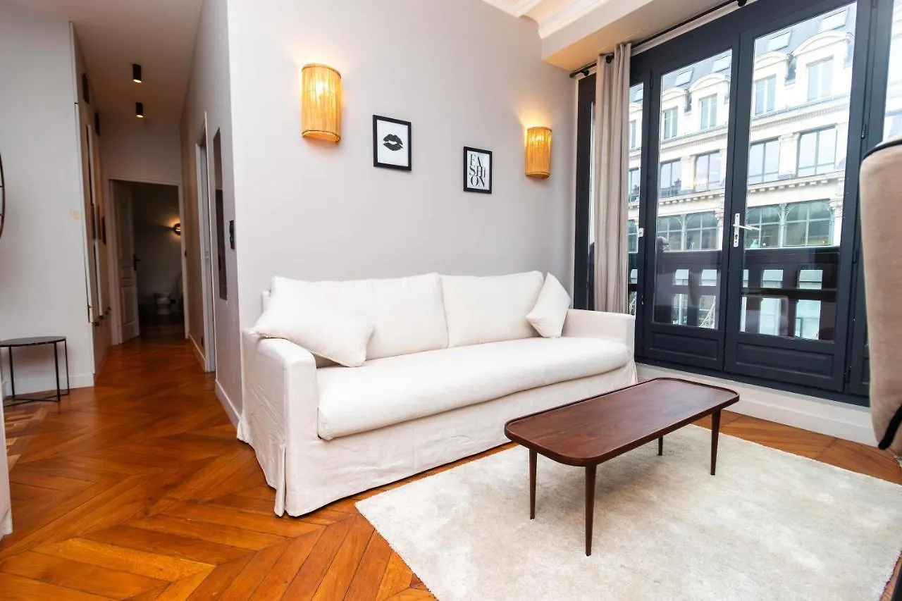 Apartment Center Of Paris By Studio Prestige