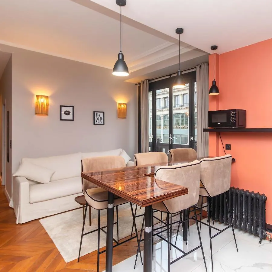 Apartment Center Of Paris By Studio Prestige