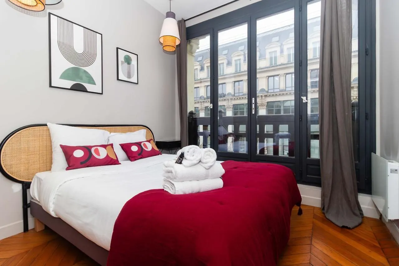 Apartment Center Of Paris By Studio Prestige