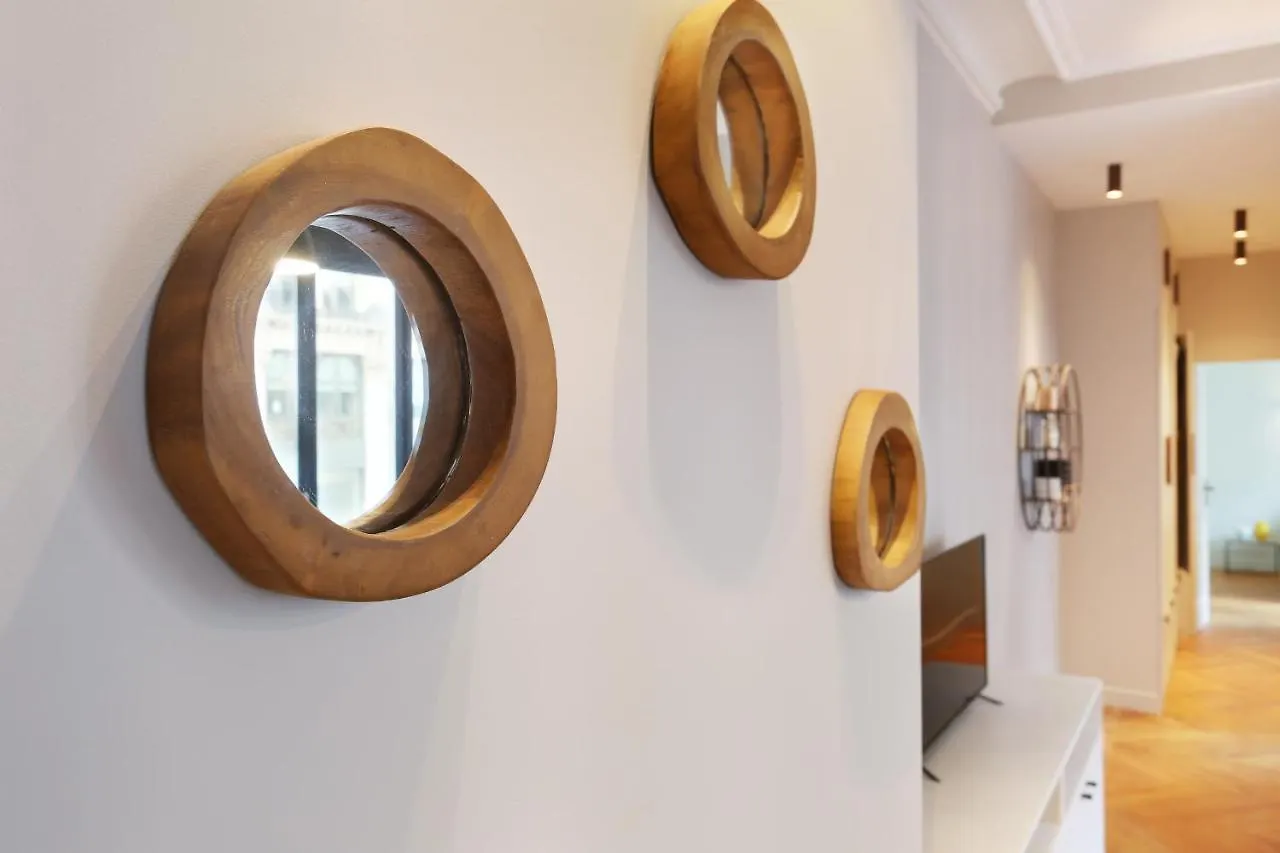 Apartment Center Of Paris By Studio Prestige